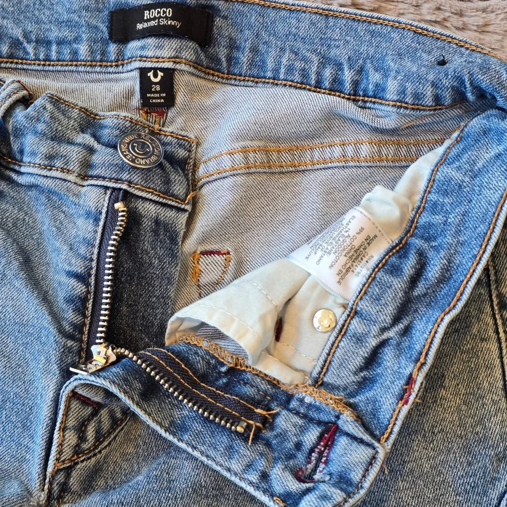 True Religion Rocco Relaxed Skinny Moto Jeans Light Wash Blue Mens 28x32